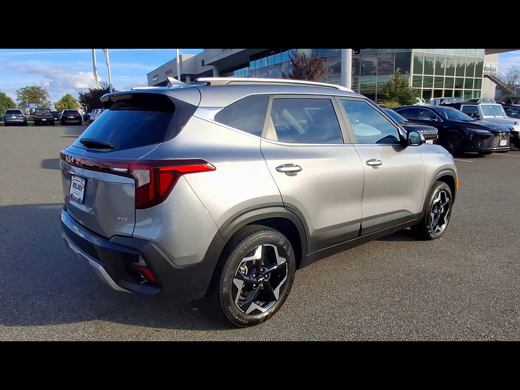 Used 2025 Kia Seltos EX AWD/4WD image 8