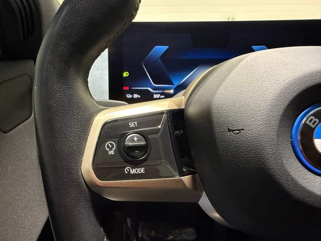Used 2023 BMW iX xDrive50 w/ Sport Package AWD/4WD image 15