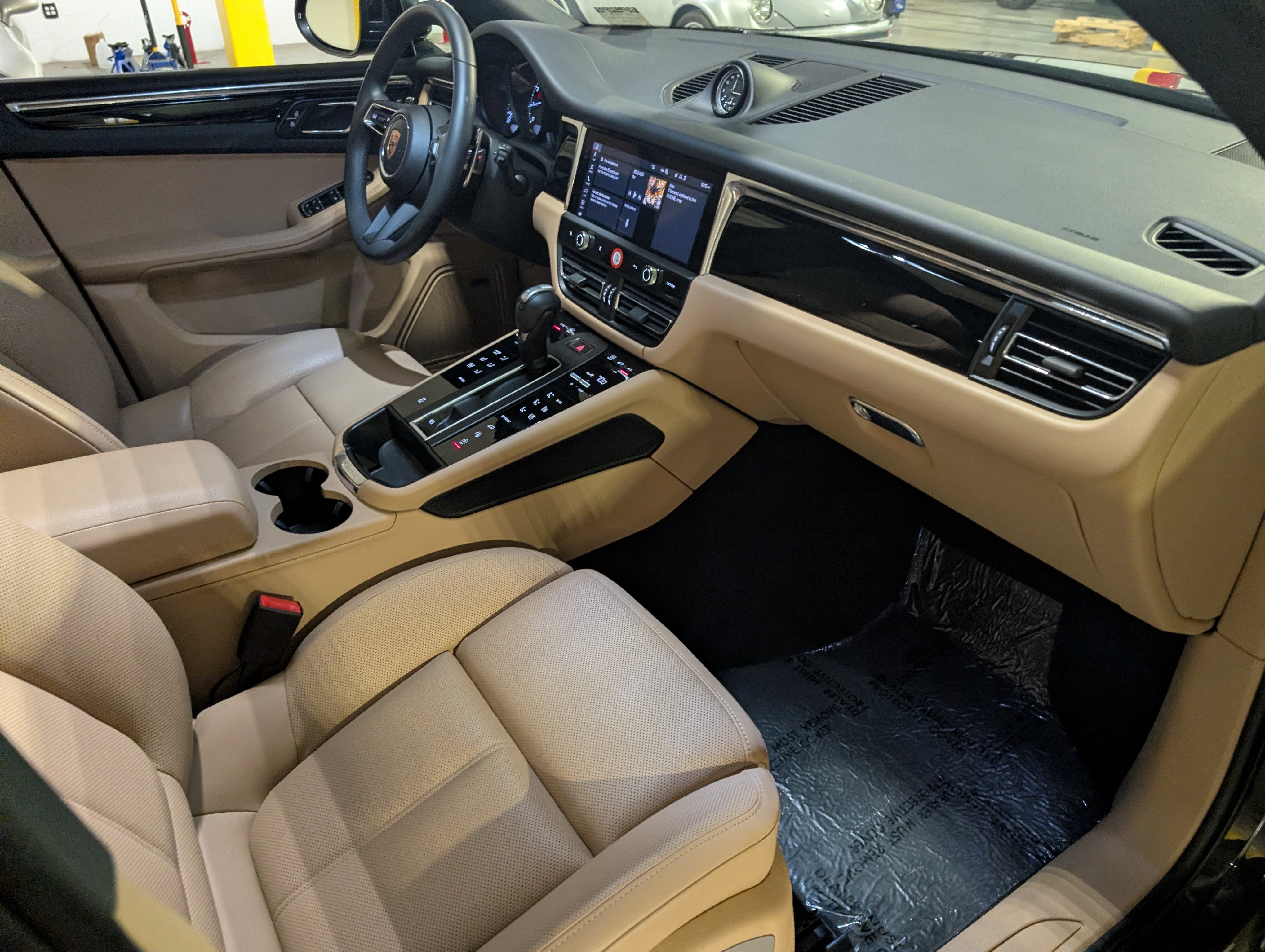 Certified 2025 Porsche Macan image 25