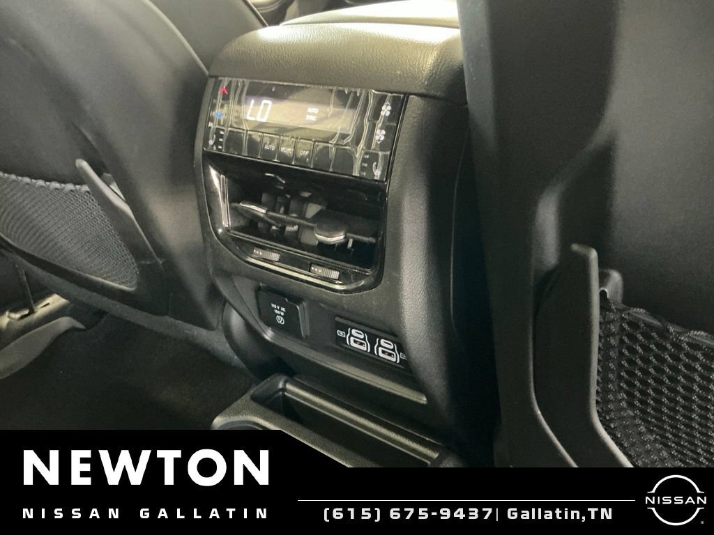Used 2024 Jeep Grand Cherokee L Limited AWD/4WD image 14
