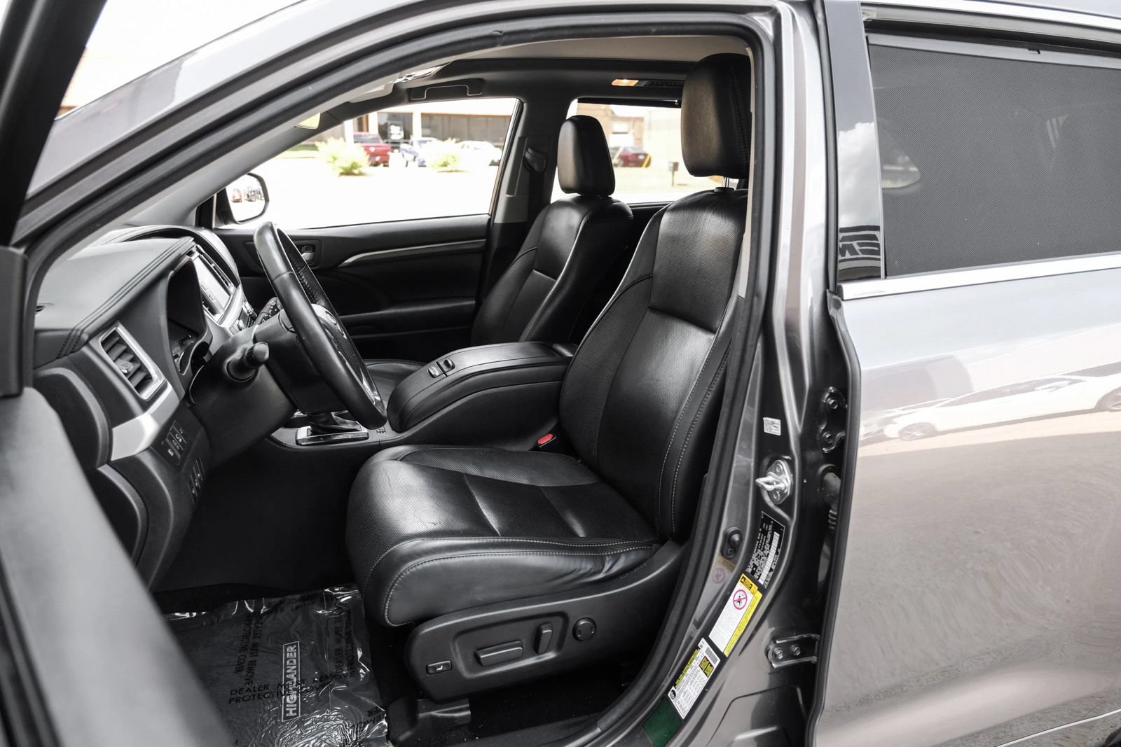 Used 2017 Toyota Highlander Limited Platinum FWD image 31