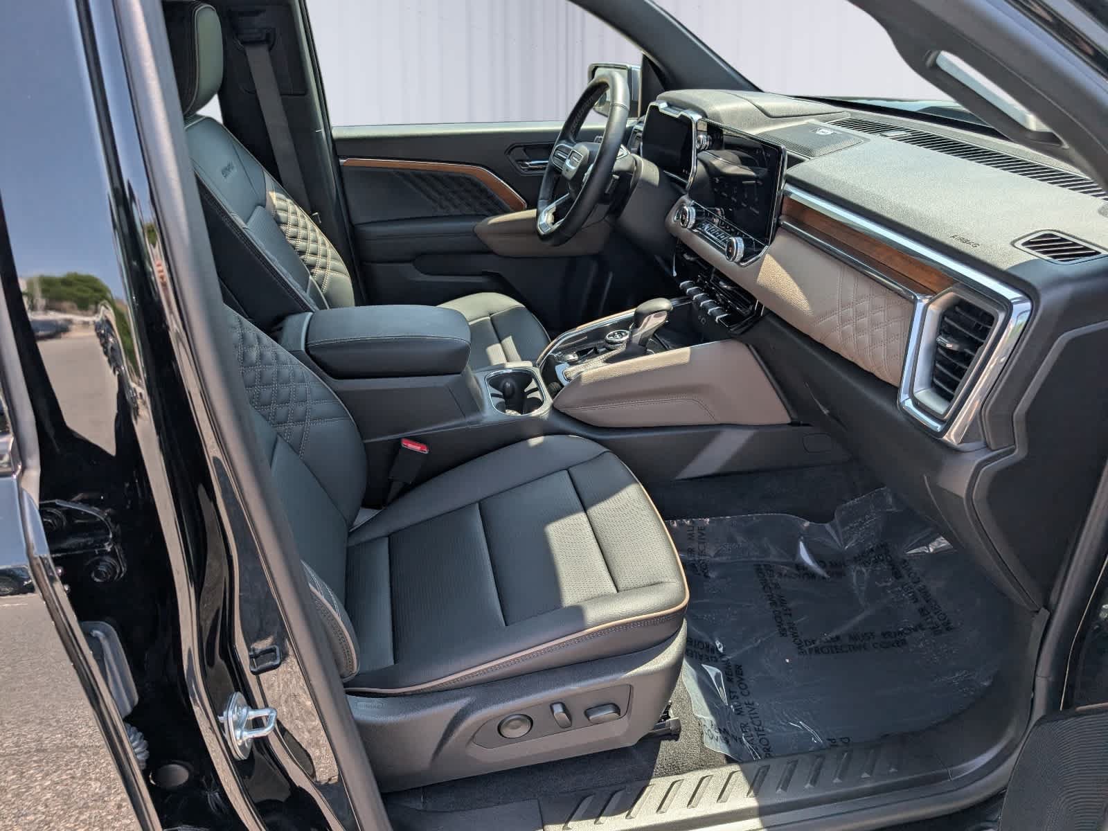 Certified 2025 GMC Canyon Denali AWD/4WD image 10