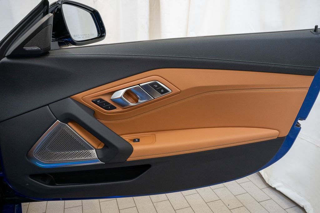 Used 2025 BMW Z4 M40i w/ Edition image 12