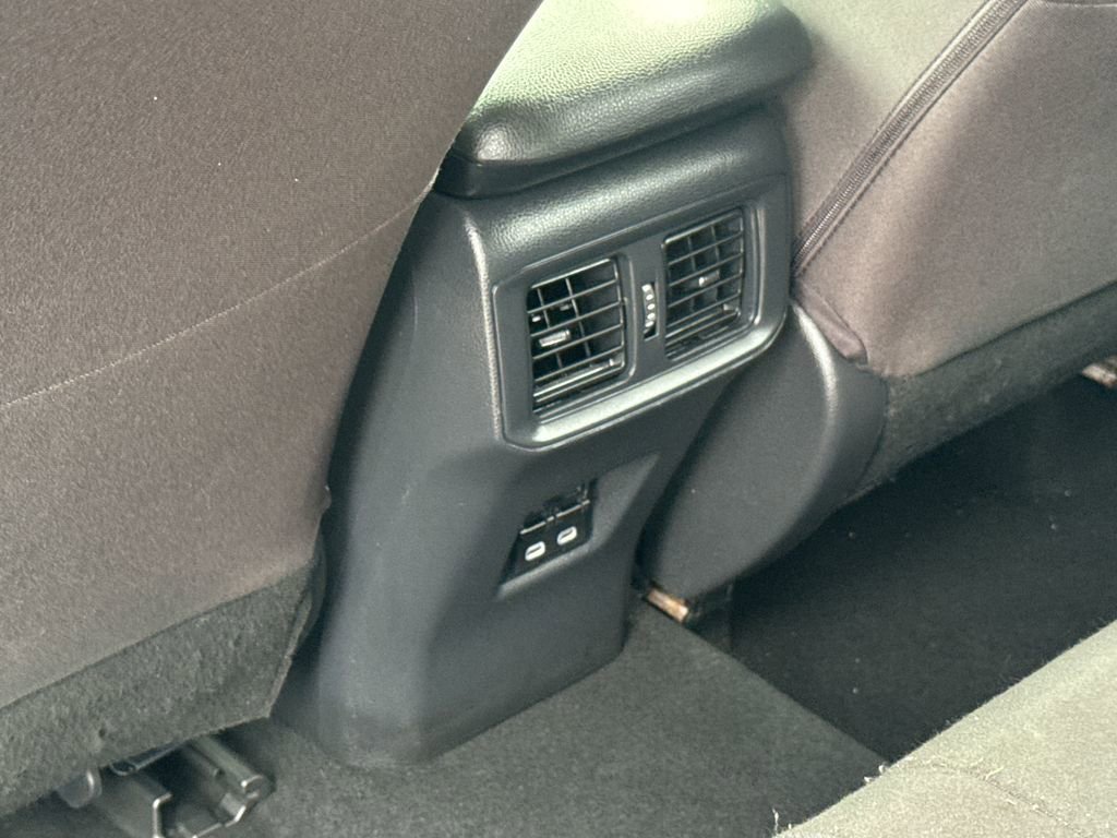 Used 2025 Toyota RAV4 XLE AWD/4WD image 37