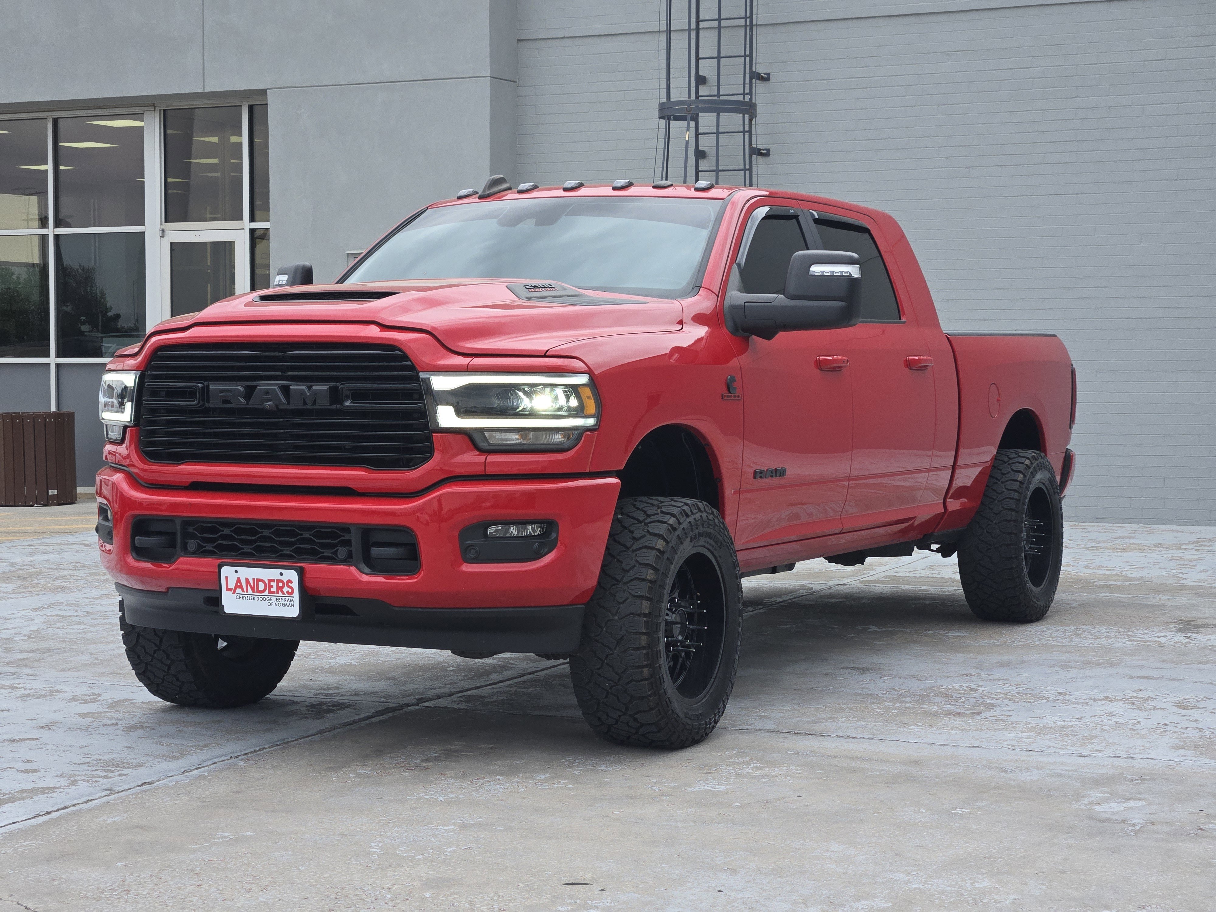 Used 2024 RAM 2500 Laramie w/ Night Edition image 4
