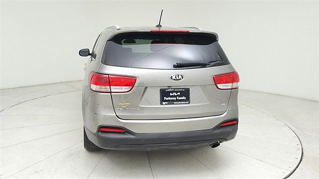 Used 2017 Kia Sorento LX image 6
