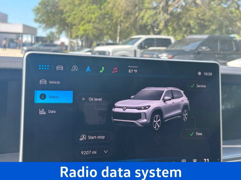 Certified 2025 Volkswagen Tiguan SE R-Line AWD/4WD image 17