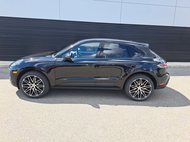 New 2026 Porsche Macan image 2