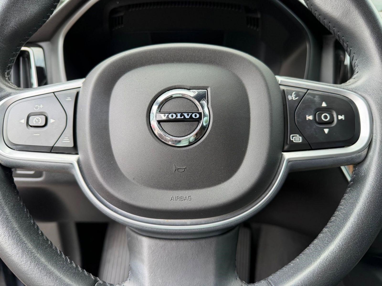 Used 2021 Volvo XC60 T5 Momentum w/ Premium Package AWD/4WD image 18