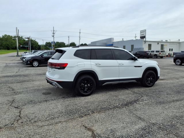 Used 2025 Volkswagen Atlas Peak Edition SE AWD/4WD image 20
