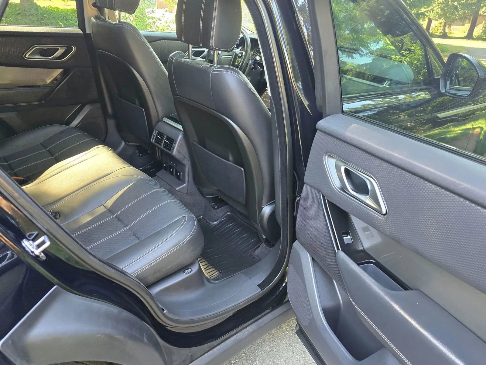 Used 2018 Land Rover Range Rover Velar S image 29