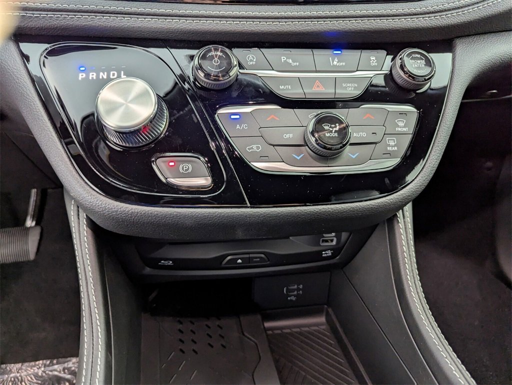 New 2026 Chrysler Pacifica Limited w/ Uconnect Theater Family Group image 25