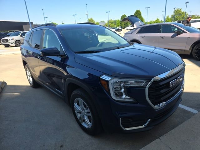 Used 2023 GMC Terrain SLE w/ Driver Convenience Package AWD/4WD image 2