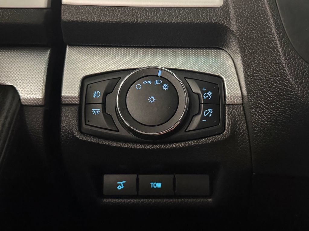 Used 2015 Ford Explorer XLT w/ Equipment Group 202B AWD/4WD image 14