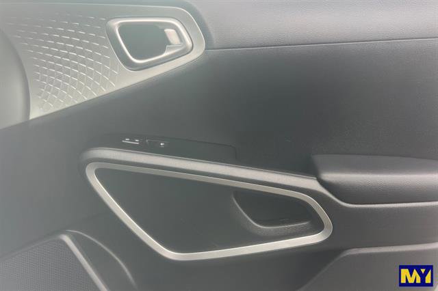 Used 2025 Kia Soul LX image 21