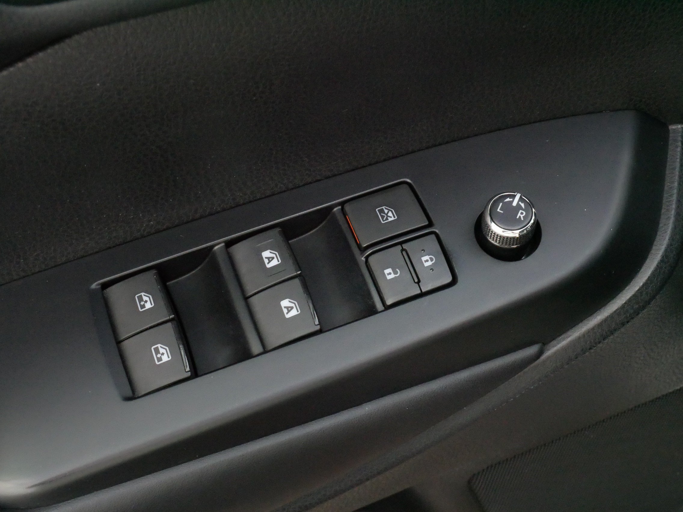 Used 2019 Toyota Highlander SE AWD/4WD image 19
