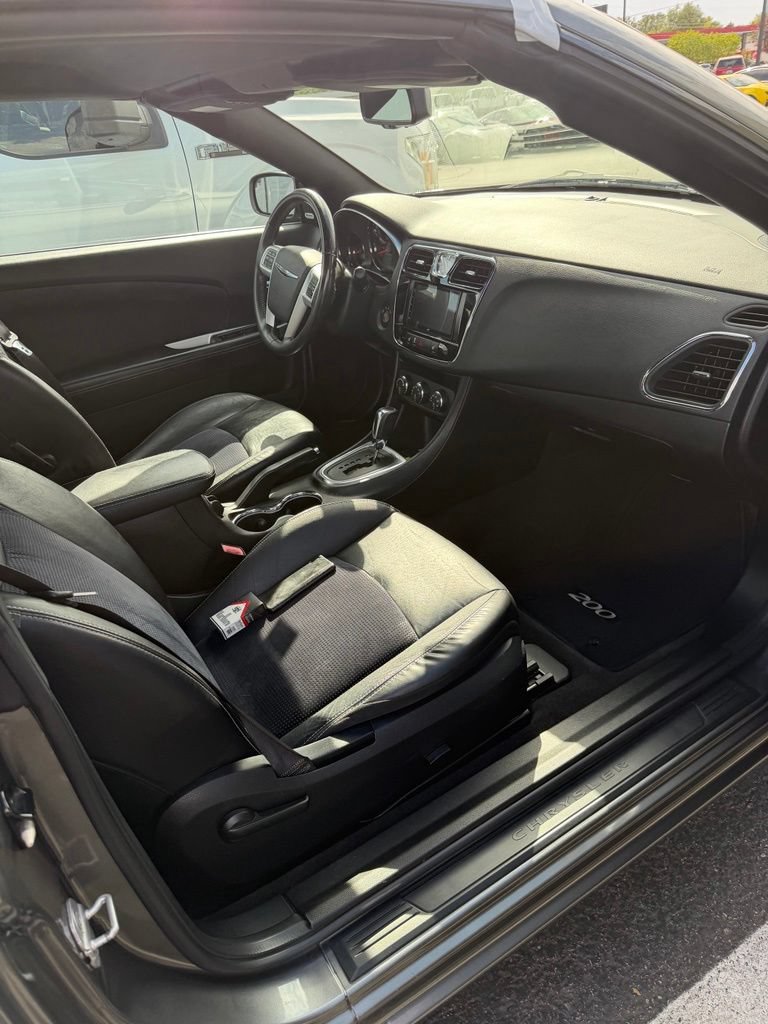 Used 2012 Chrysler 200 S FWD image 7