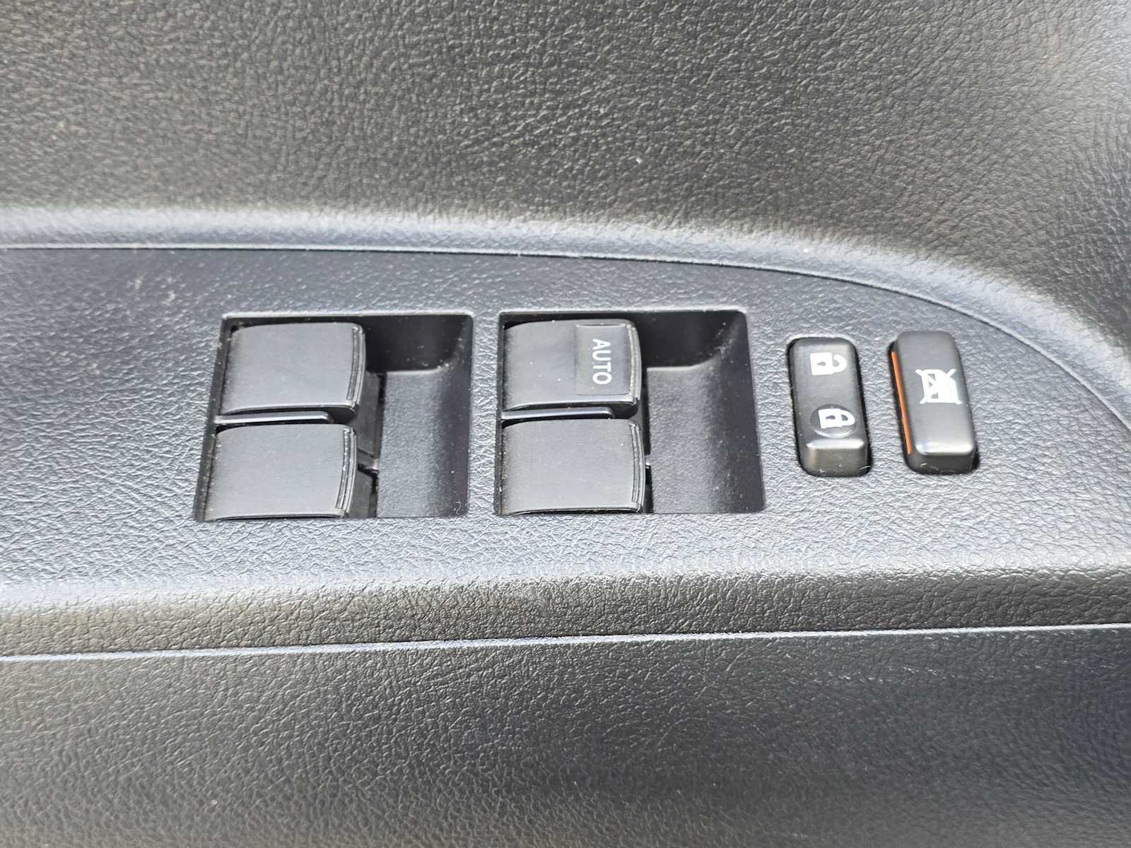 Used 2012 Toyota Highlander SE w/ Tow Pkg AWD/4WD image 24