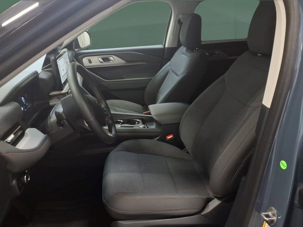 Used 2025 Ford Explorer Active AWD/4WD image 24