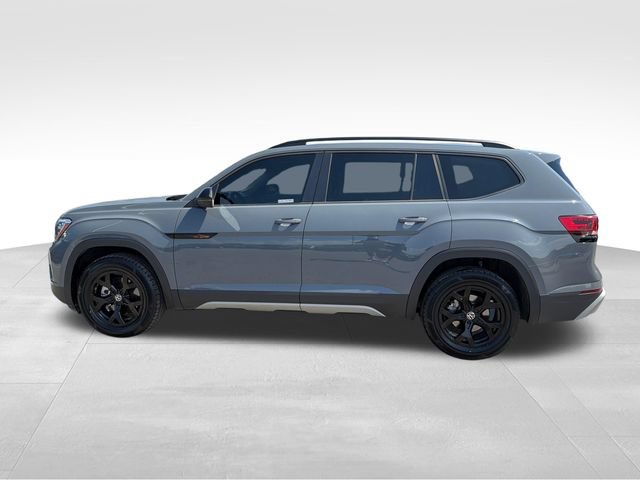 Used 2024 Volkswagen Atlas Peak Edition SE AWD/4WD image 4
