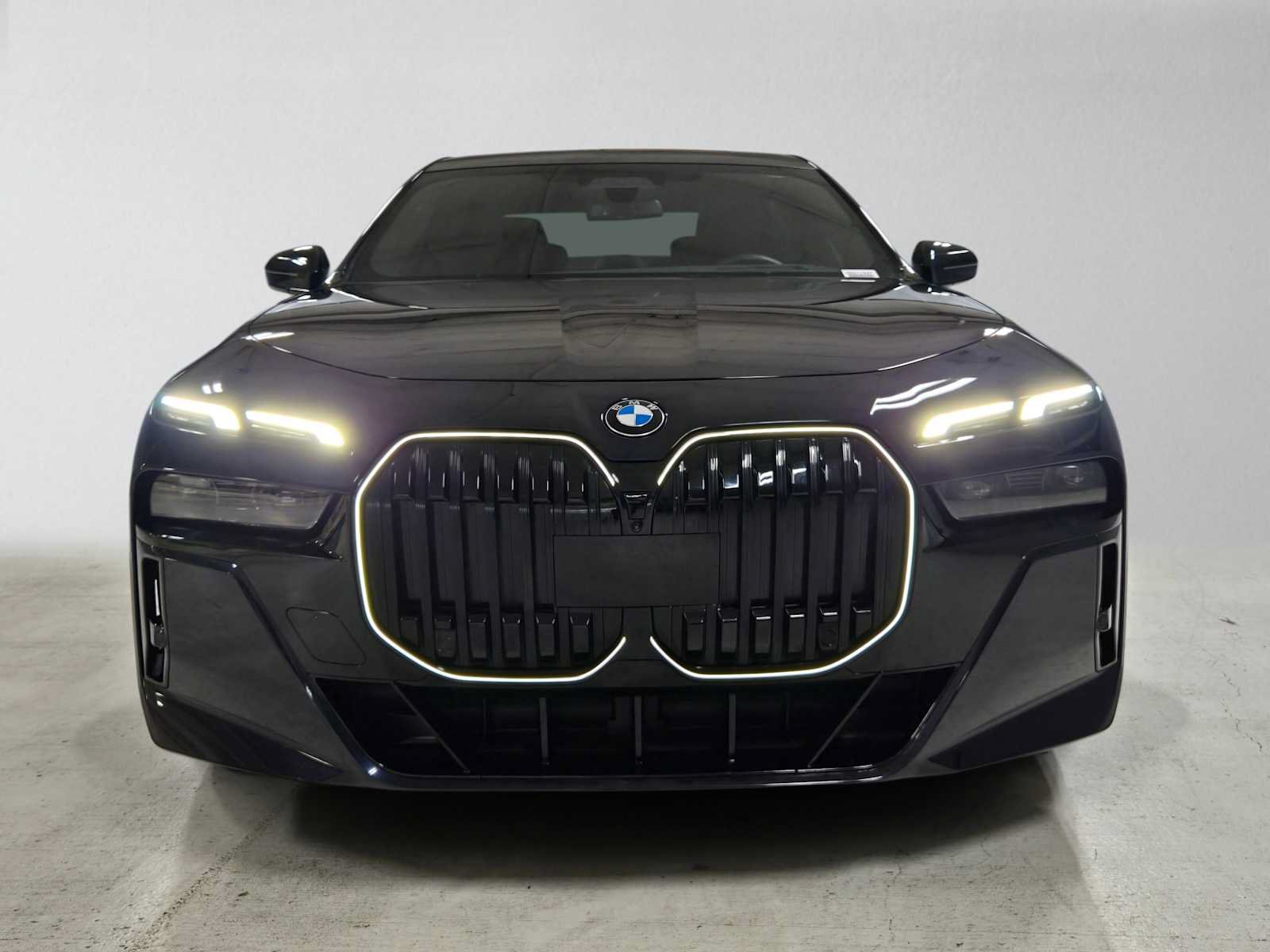 Used 2024 BMW 760i xDrive AWD/4WD image 8