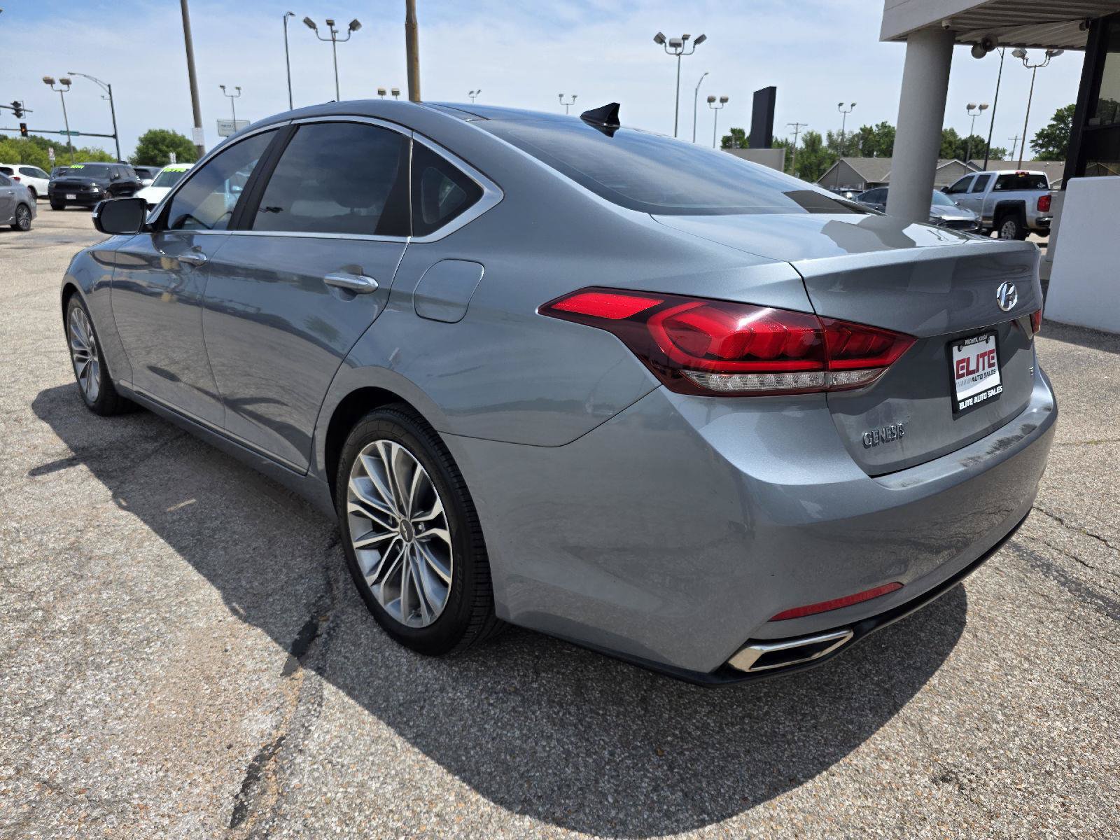Used 2015 Hyundai Genesis 3.8 w/ Option Group 02 RWD image 7