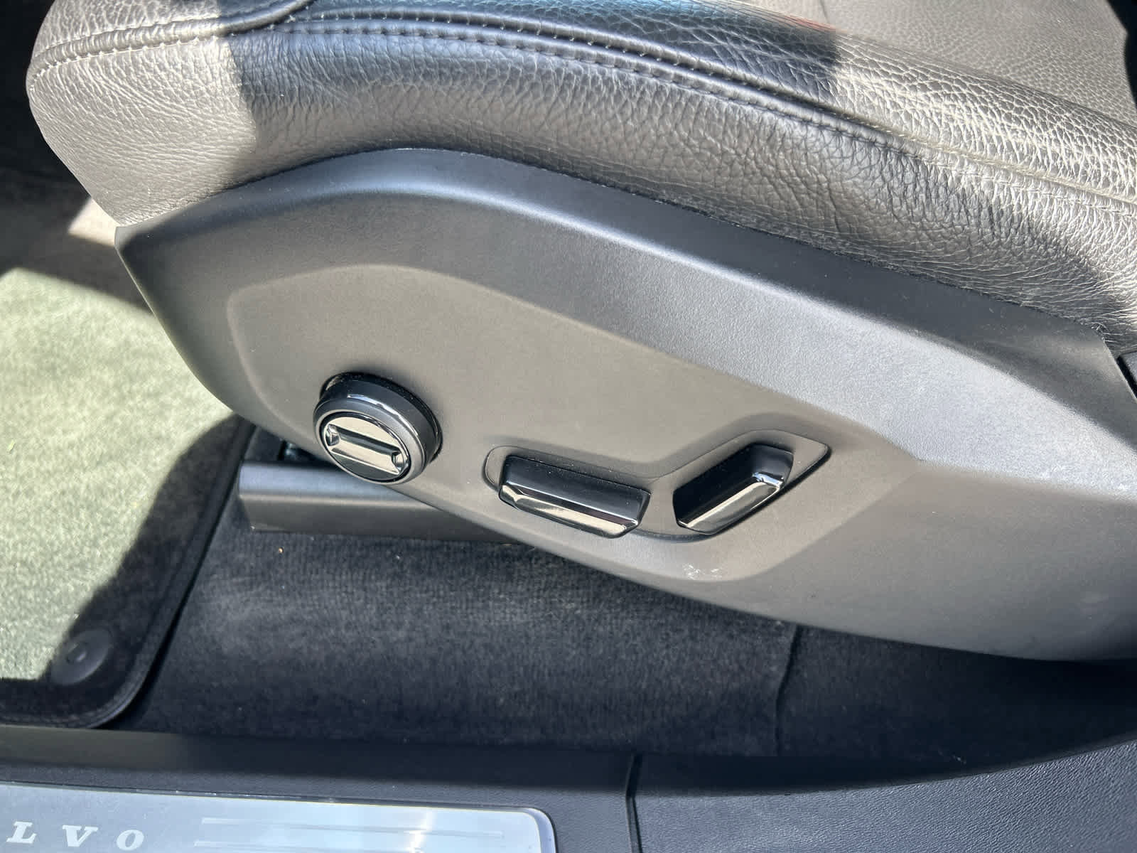 Used 2023 Volvo XC90 B6 Plus image 22