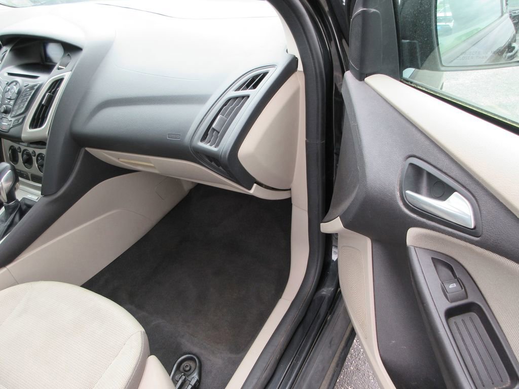 Used 2014 Ford Focus SE image 18