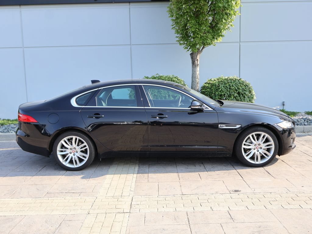 Used 2016 Jaguar XF Prestige AWD/4WD image 5