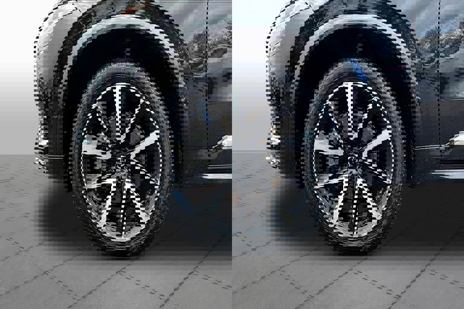 Used 2023 Volvo XC90 B6 Plus w/ Protection Package Premier image 11