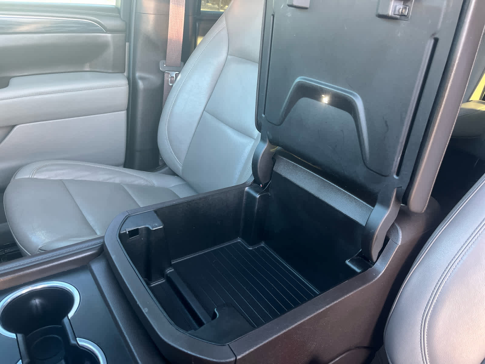 Used 2021 GMC Yukon XL SLT w/ SLT Premium Package image 24