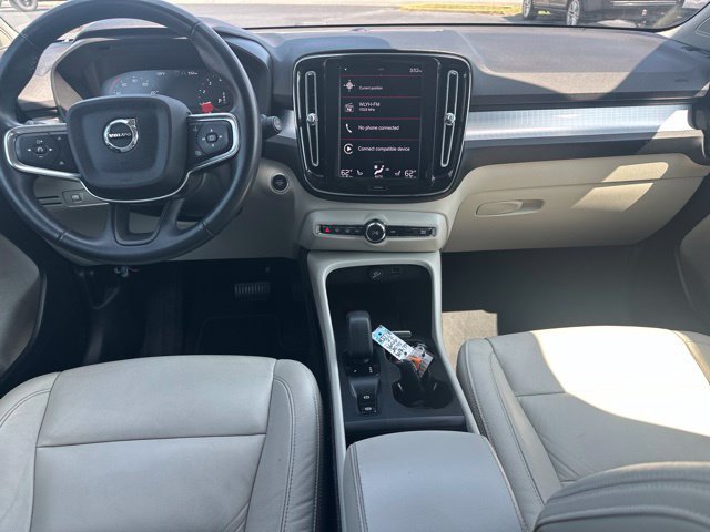 Used 2022 Volvo XC40 T4 Momentum FWD image 34