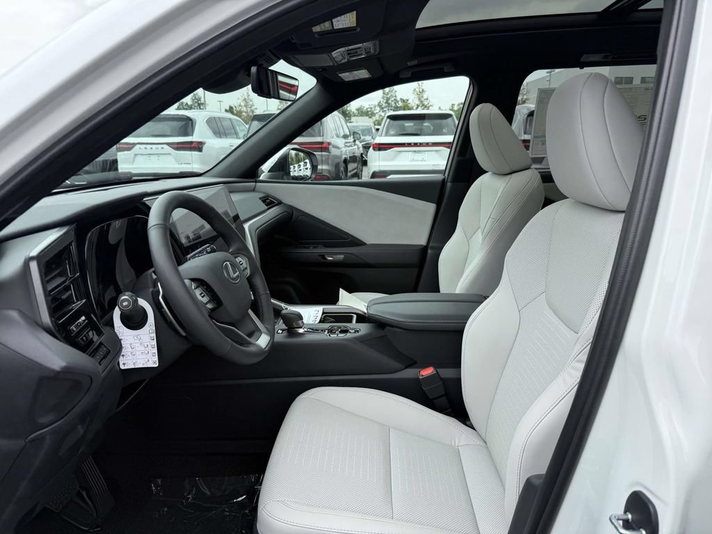 New 2026 Lexus TX 500h AWD image 32