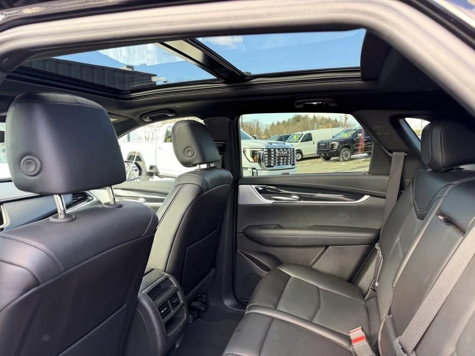 Certified 2025 Cadillac XT5 Premium Luxury image 11