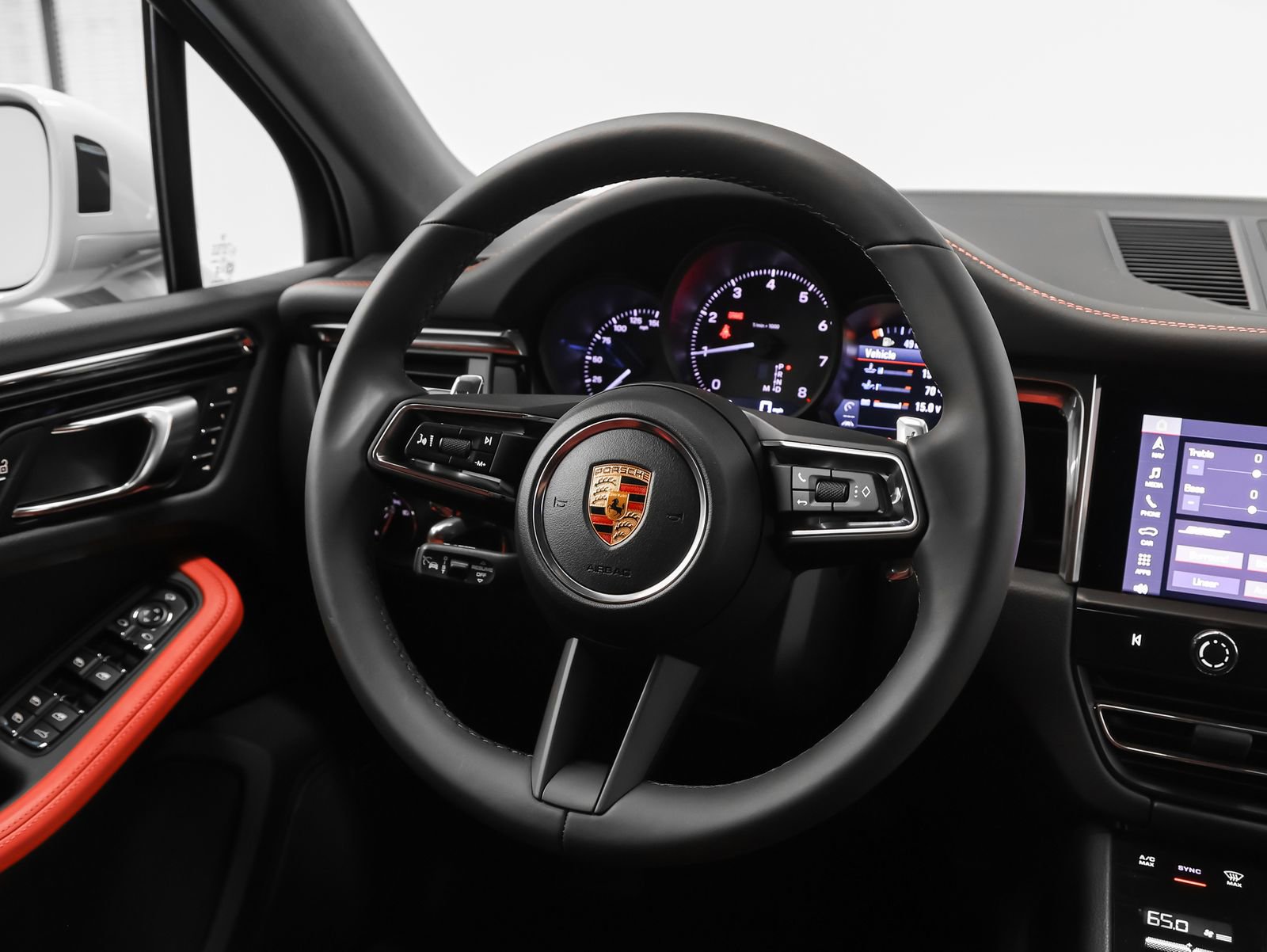 New 2026 Porsche Macan image 32