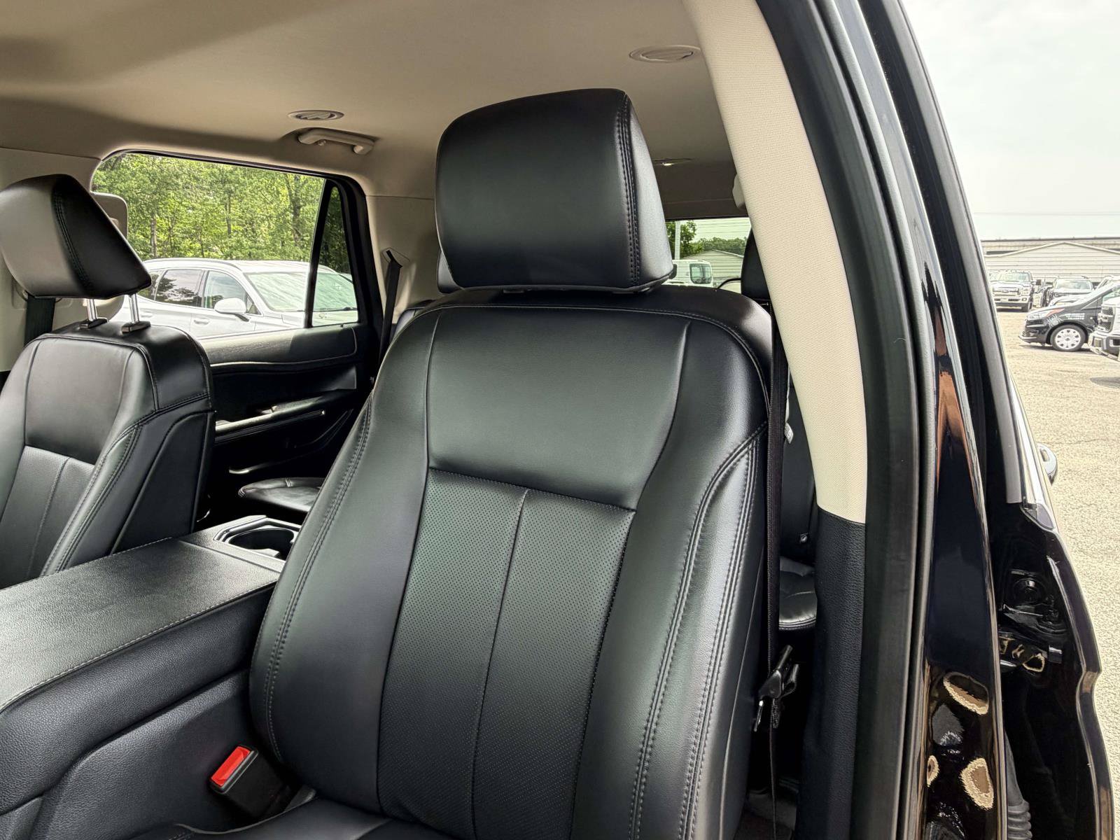 Used 2022 Ford Expedition XLT AWD/4WD image 23