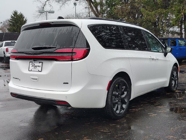 New 2026 Chrysler Pacifica Select AWD/4WD image 3