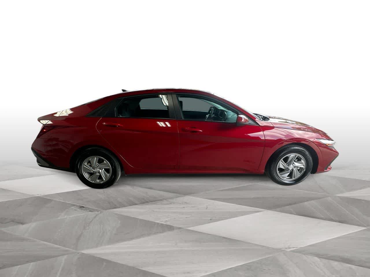 Used 2026 Hyundai Elantra SE FWD image 9