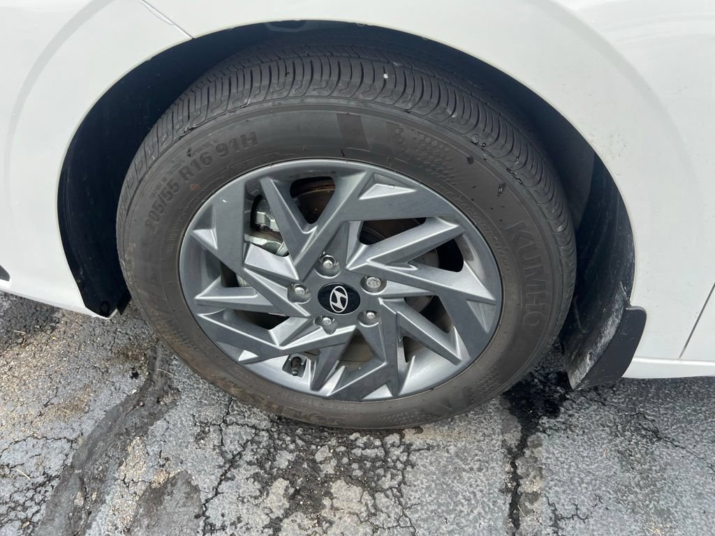 Used 2024 Hyundai Elantra Blue FWD image 7