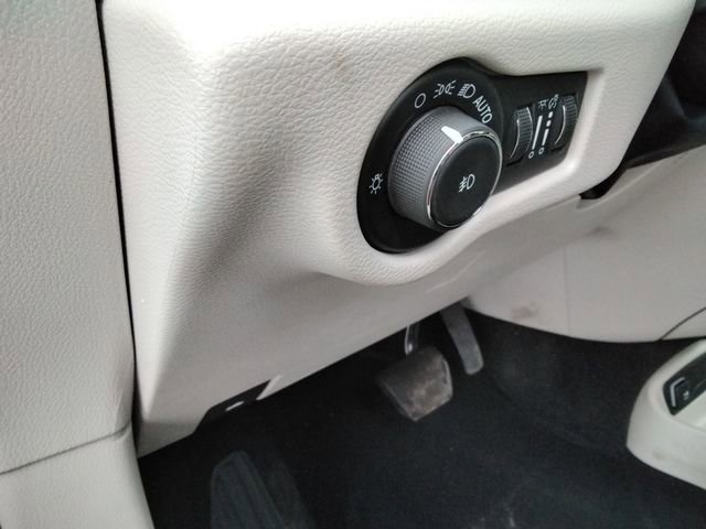 Used 2024 Chrysler Pacifica Touring-L image 27