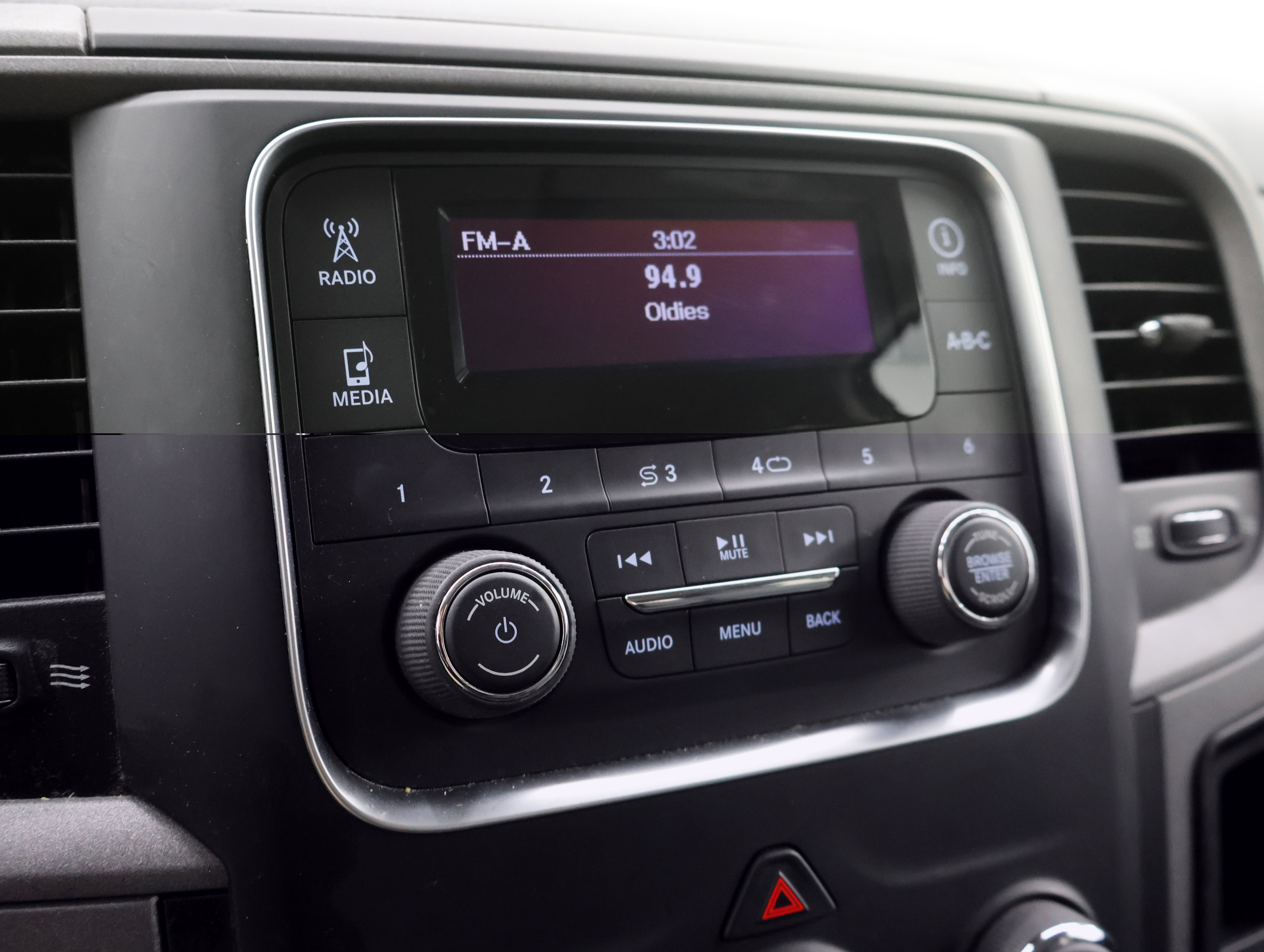 Used 2016 RAM 2500 Tradesman w/ Chrome Appearance Group AWD/4WD image 11