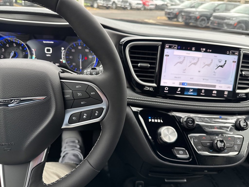 New 2026 Chrysler Pacifica Select image 28