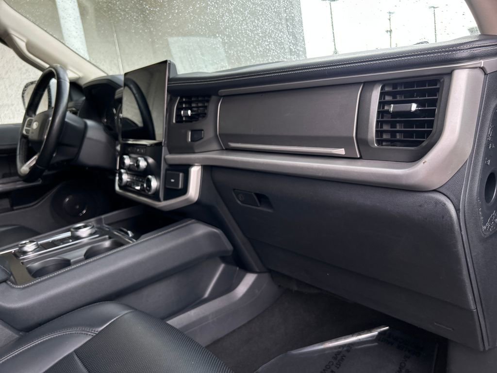 Used 2024 Ford Expedition XLT AWD/4WD image 16