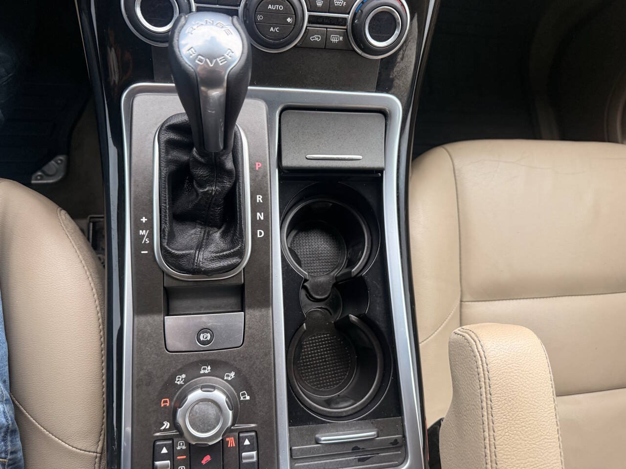 Used 2010 Land Rover Range Rover Sport HSE AWD/4WD image 15