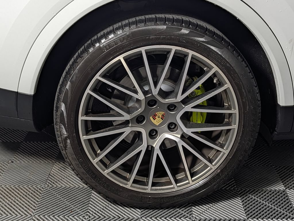 Certified 2023 Porsche Cayenne Platinum Edition AWD/4WD image 13