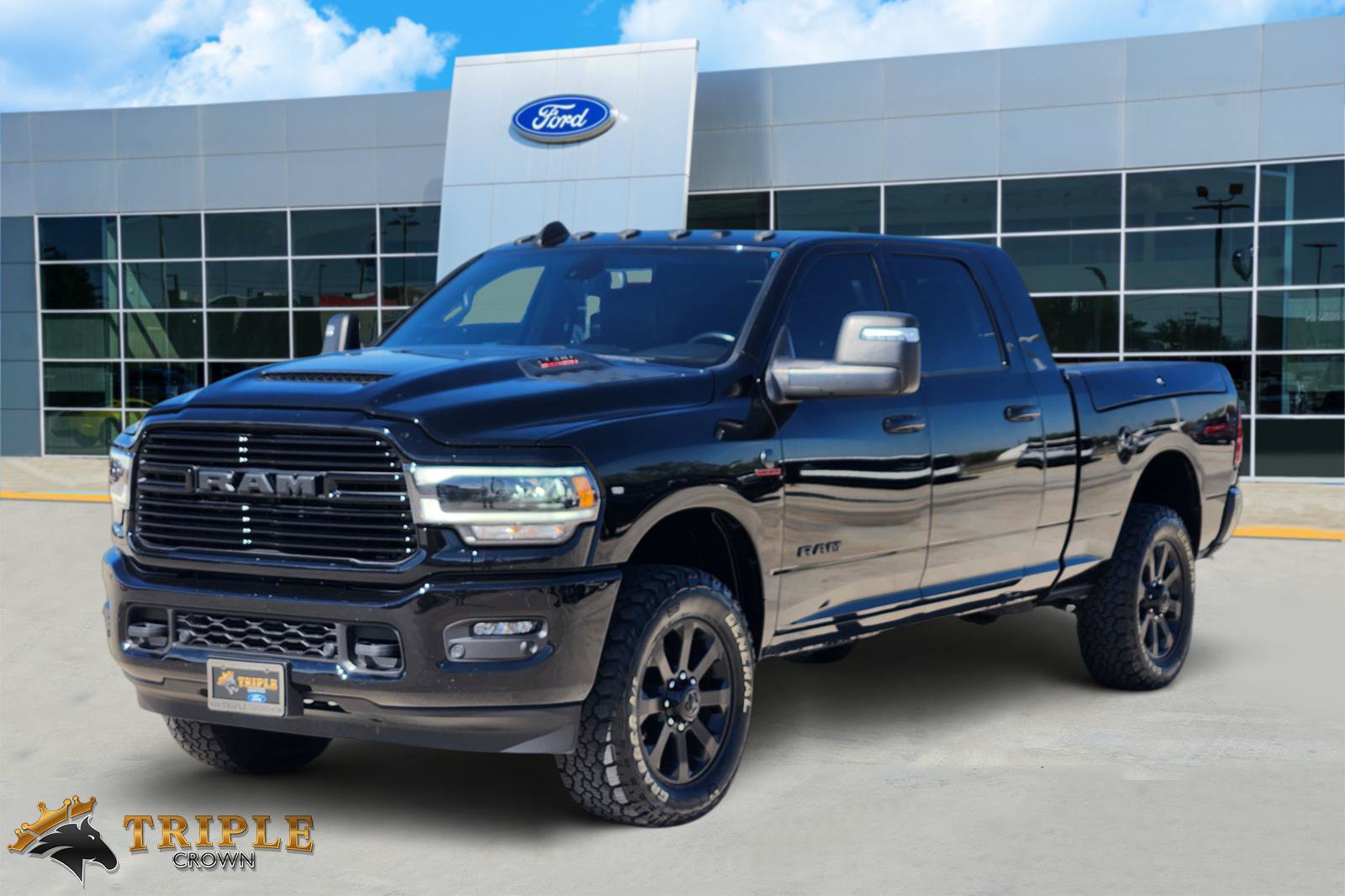 Used 2024 RAM 2500 Laramie w/ Night Edition AWD/4WD image 2