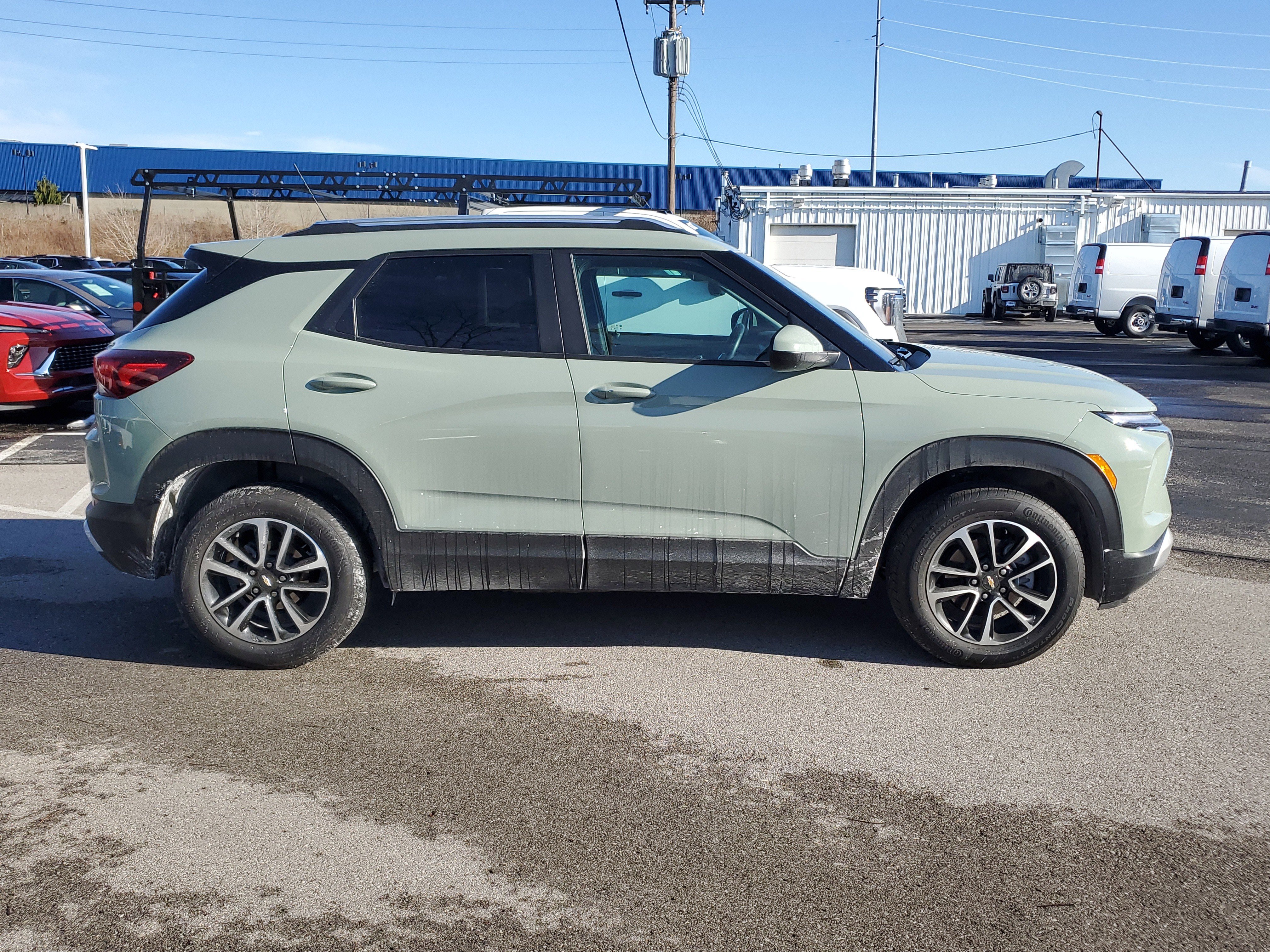 Used 2025 Chevrolet TrailBlazer LT w/ Convenience Package image 3