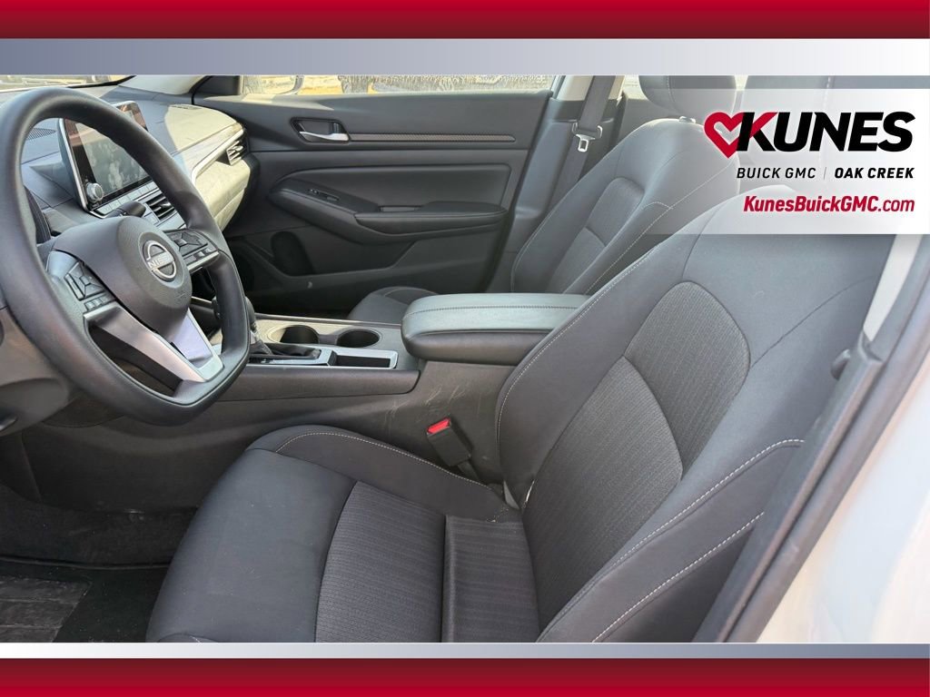 Used 2025 Nissan Altima 2.5 SV image 8