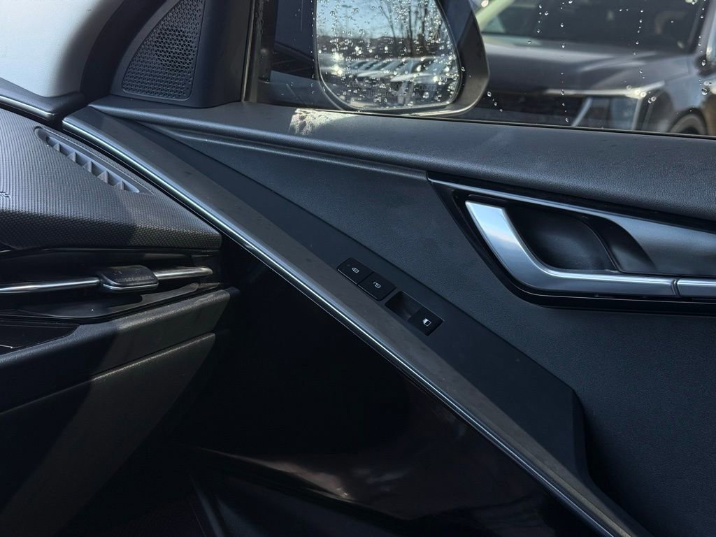 Used 2023 Kia Niro EX image 39