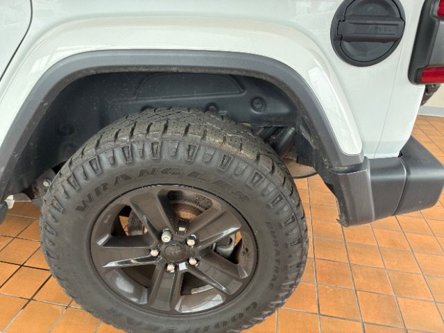 Used 2021 Jeep Wrangler Unlimited Sahara AWD/4WD image 34